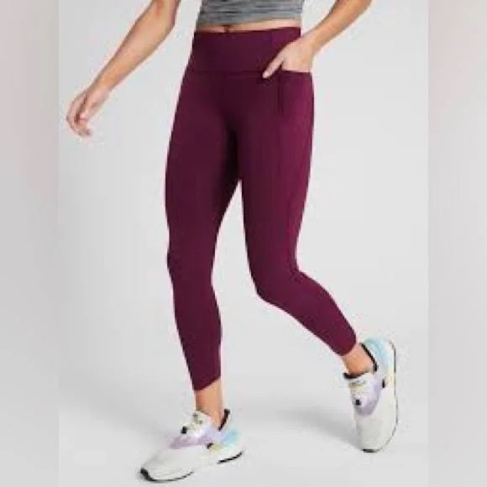 Athleta velocity 7/8 tight XS, plum, stash pockets